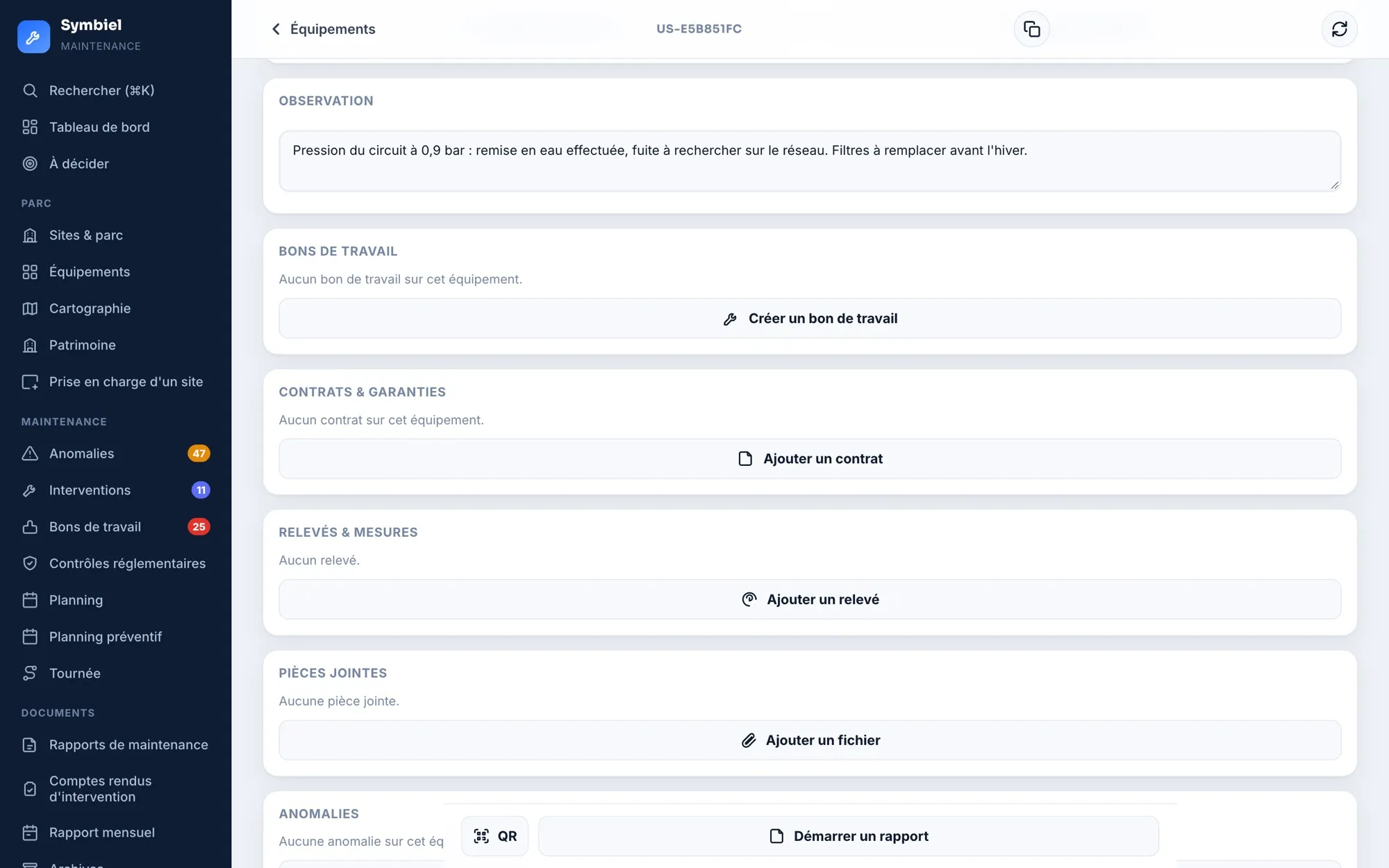 Suite de la fiche d’un équipement : l’observation du technicien, puis ses bons de travail, contrats, relevés, pièces jointes et anomalies.