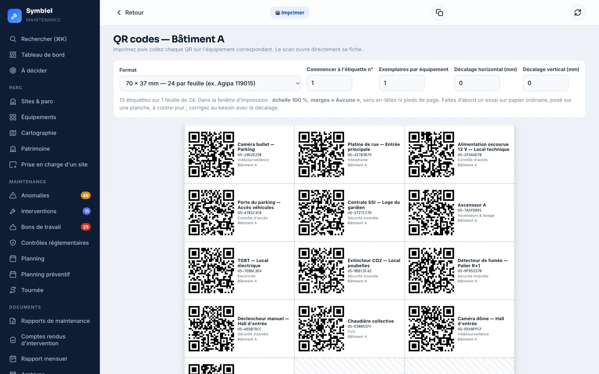 Planche d’étiquettes QR d’un bâtiment, prête à imprimer au format 70 × 37 mm : pour chaque équipement, son QR code, son nom, son code, sa famille et son bâtiment.