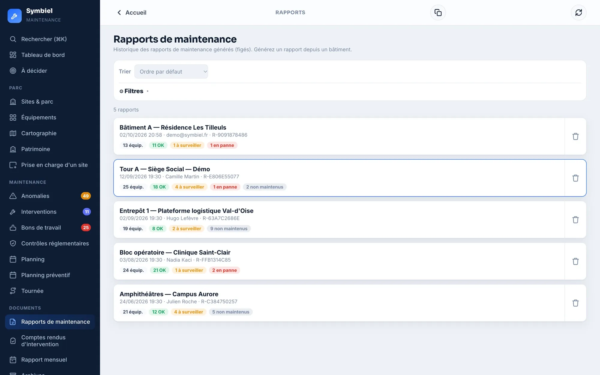 Historique des rapports de maintenance : bâtiment et site, date, auteur, référence, et pour chacun le nombre d’équipements OK, à surveiller, en panne ou non maintenus.